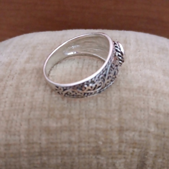 Silver Tone Black Stone Ring - Picture 4 of 7